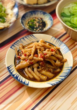 Hình của món Nấm Hải Sản Kho Sa Tế.