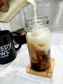 कोल्ड ब्रू मिल्क कॉफ़ी (Cold bru milk coffee recipe in hindi) रेसिपी मुख्य फोटो