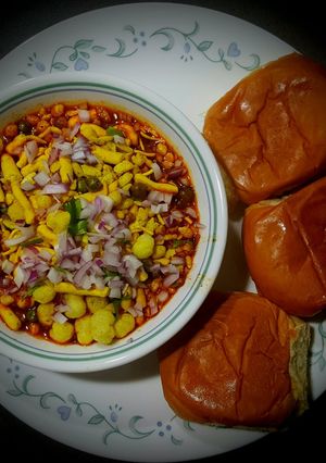 A picture of Misal Pav.