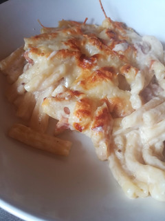 Una foto de Pasta con nata en olla gm