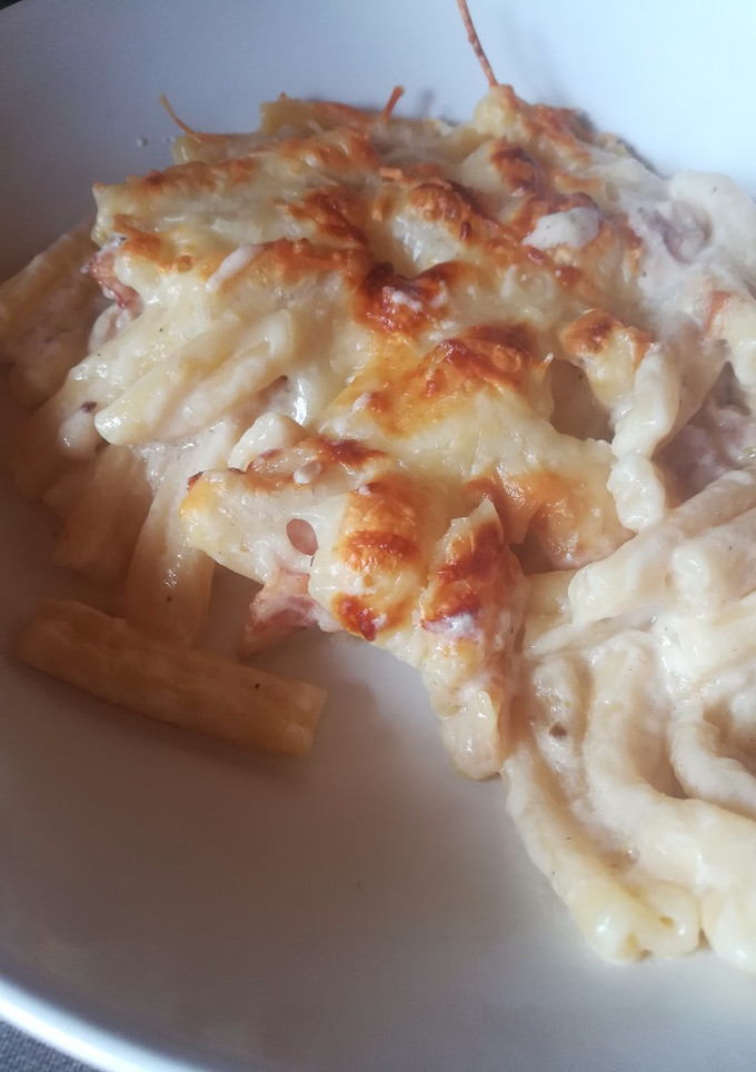 Una foto de Pasta con nata en olla gm