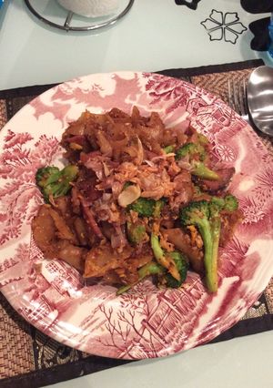 รูปของ ผัดซีอิ๊วที่อร่อยที่สุดในโลกเพราะทำเส้นใหญ่เอง