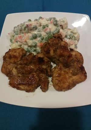 Mézes mustáros csirke franciasalátával recept fotója