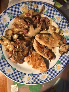 Una foto de Medallones de pavo con salsa de setas