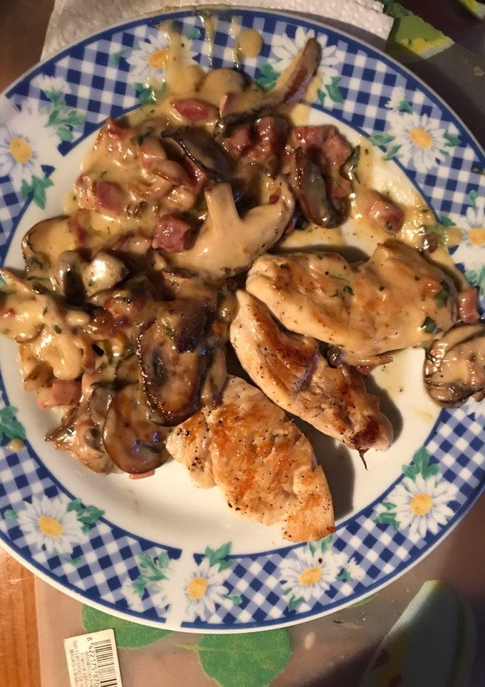 Una foto de Medallones de pavo con salsa de setas