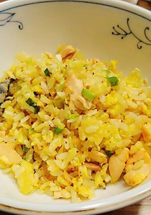 黃金鮭魚炒飯 的食譜成品照片