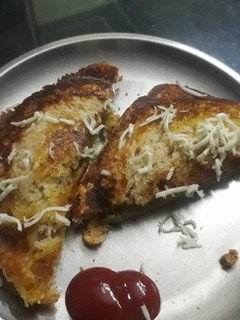 चीज़ ब्रेड सैंडविच (Cheese bread sandwich recipe in hindi) रेसिपी मुख्य फोटो