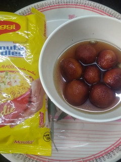 மேகி நூடுல்ஸ் குலாப்ஜாமூன் செய்முறை முக்கிய புகைப்படம்