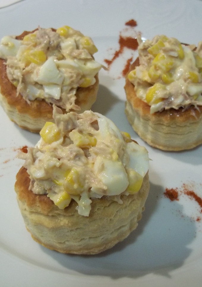 Una foto de Volovanes con filetes de melva