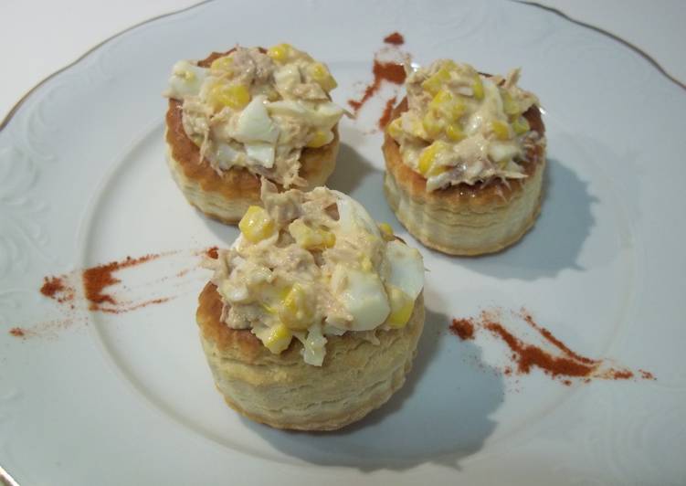 Volovanes con filetes de melva