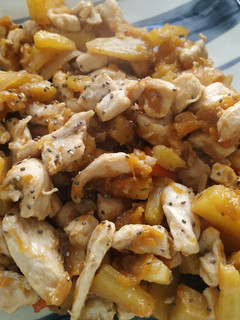 Una foto de Pollo con piña y calabaza