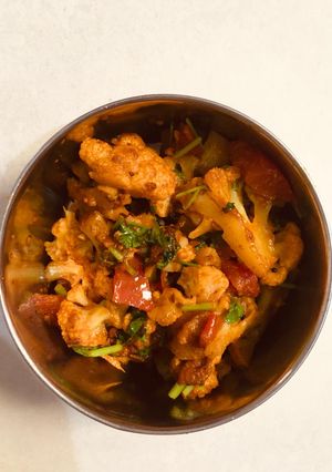 ફ્લાવર ટામેટા નુ શાક (Flower Tomato Shak Recipe In Gujarati) રેસીપી મુખ્ય ફોટો