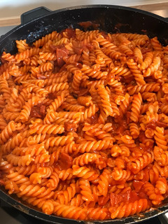 Una foto de Macarrones con tomate y chorizo