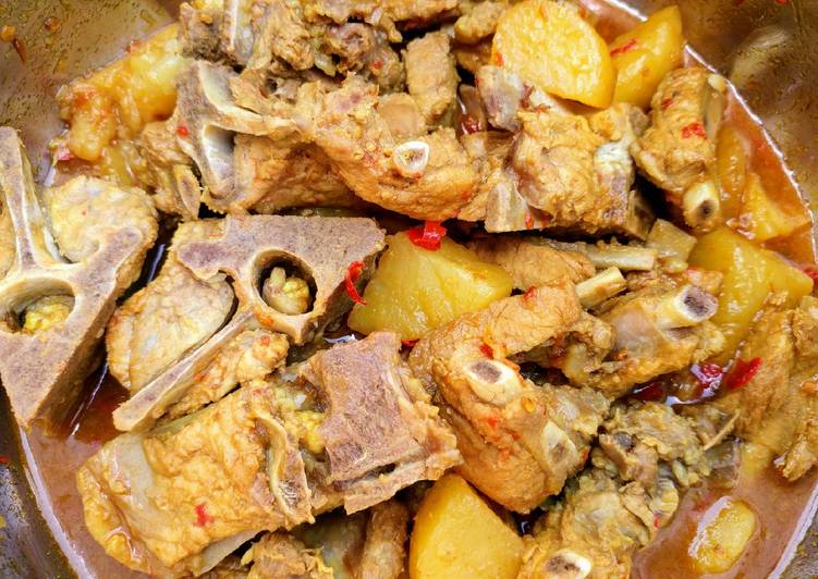 Cara Gampang Menyiapkan Dry pork ribs curry, tanpa santan Anti Gagal