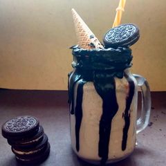 A picture of Chocolate Oreo milkshake.