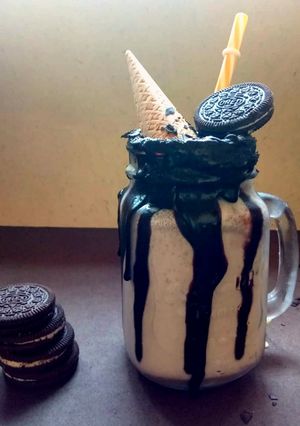 A picture of Chocolate Oreo milkshake.