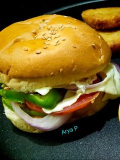 वेज बर्गर (veg burger recipe in Hindi) रेसिपी मुख्य फोटो