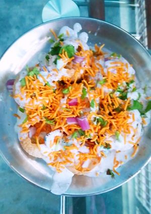 A picture of Patasi chaat.