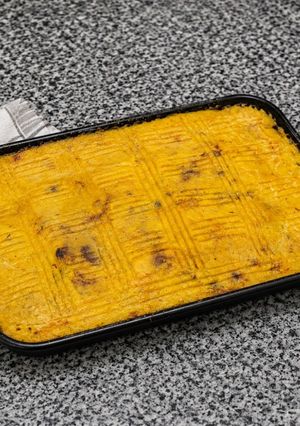 Una foto de 🥘 Pastel de Bondiola Braseada y Batata 🍠