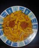 Caldo de pollo con pasta y chorizo picante