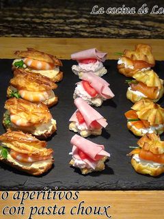 Una foto de Canapés o aperitivos variados con pasta choux