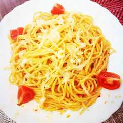 Foto principal de Espaguetis con salsa se tomate con hierba buena y tomillo