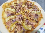 Una foto de pizza queso de cabra