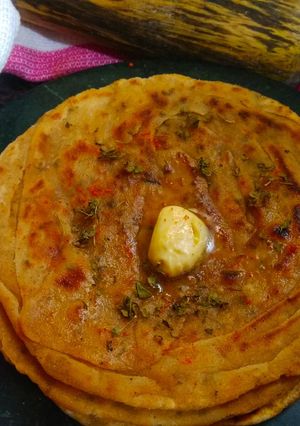 A picture of Dry Fenugreek leaves paratha.