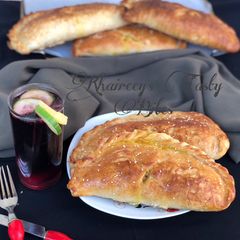 A picture of Hawaiian calzones.