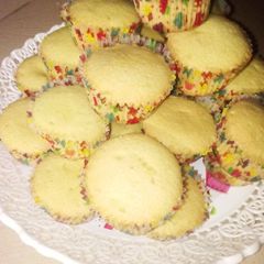 A picture of Vanilla Cup cakes.