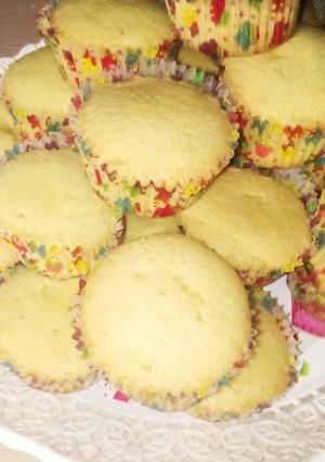 A picture of Vanilla Cup cakes.