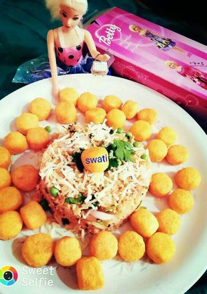 A picture of Schezwan rice.