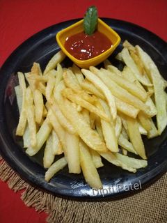 ફ્રેન્ચ ફ્રાઈસ (French Fries Recipe In Gujarati) રેસીપી મુખ્ય ફોટો