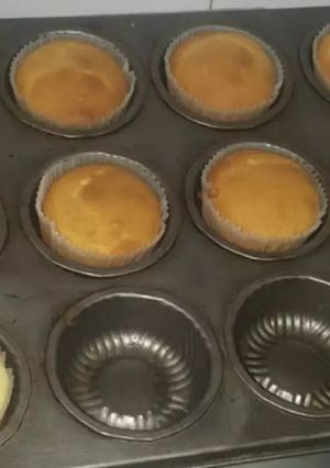 A picture of Vanilla Cupcakes#author marathon.