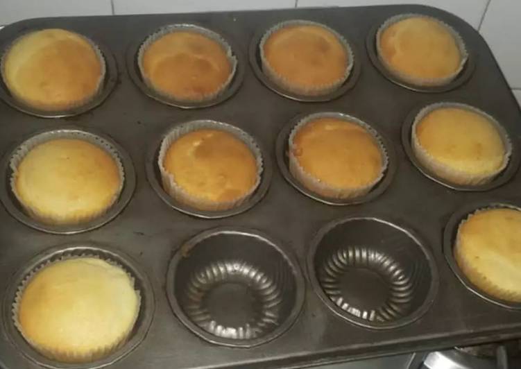 Recipe of Award-winning Vanilla Cupcakes#author marathon