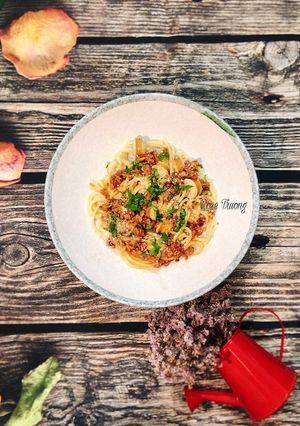 Hình của món Mì Ý Xúc Xích Sốt Bò Bằm.