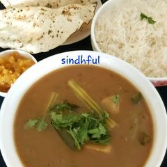 A picture of Sindhi Curry with Chawal.