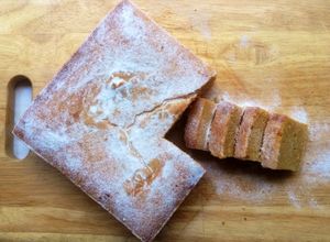 Hình của món Bánh GATO bột ngô vàng kiểu Brazil.