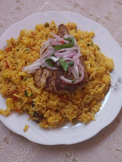 Una foto de Arroz con mariscos a lo oriental