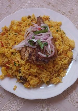 Una foto de Arroz con mariscos a lo oriental