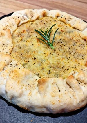 Foto di Torta salata rustica di porri e patate 🥔🥘🧀
