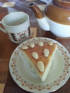 A picture of Revina (semolina cake).