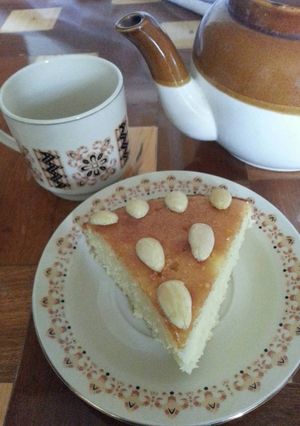 A picture of Revina (semolina cake).
