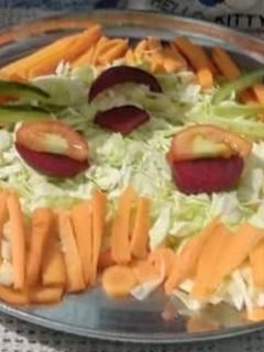 वेजिटेबल सलाद (vegetable salad recipe in Hindi) रेसिपी मुख्य फोटो