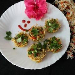 A picture of Baked cheesy maggi cups.