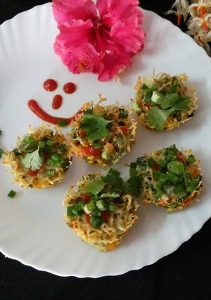 A picture of Baked cheesy maggi cups.
