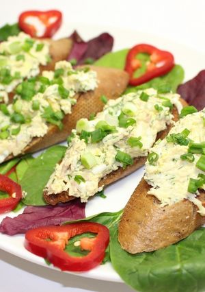 Фото Простые и очень вкусные бутерброды с треской.
