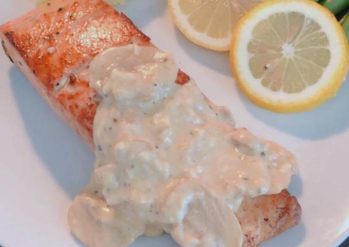 Steak Salmon with Cheese and Mushroom Sauce