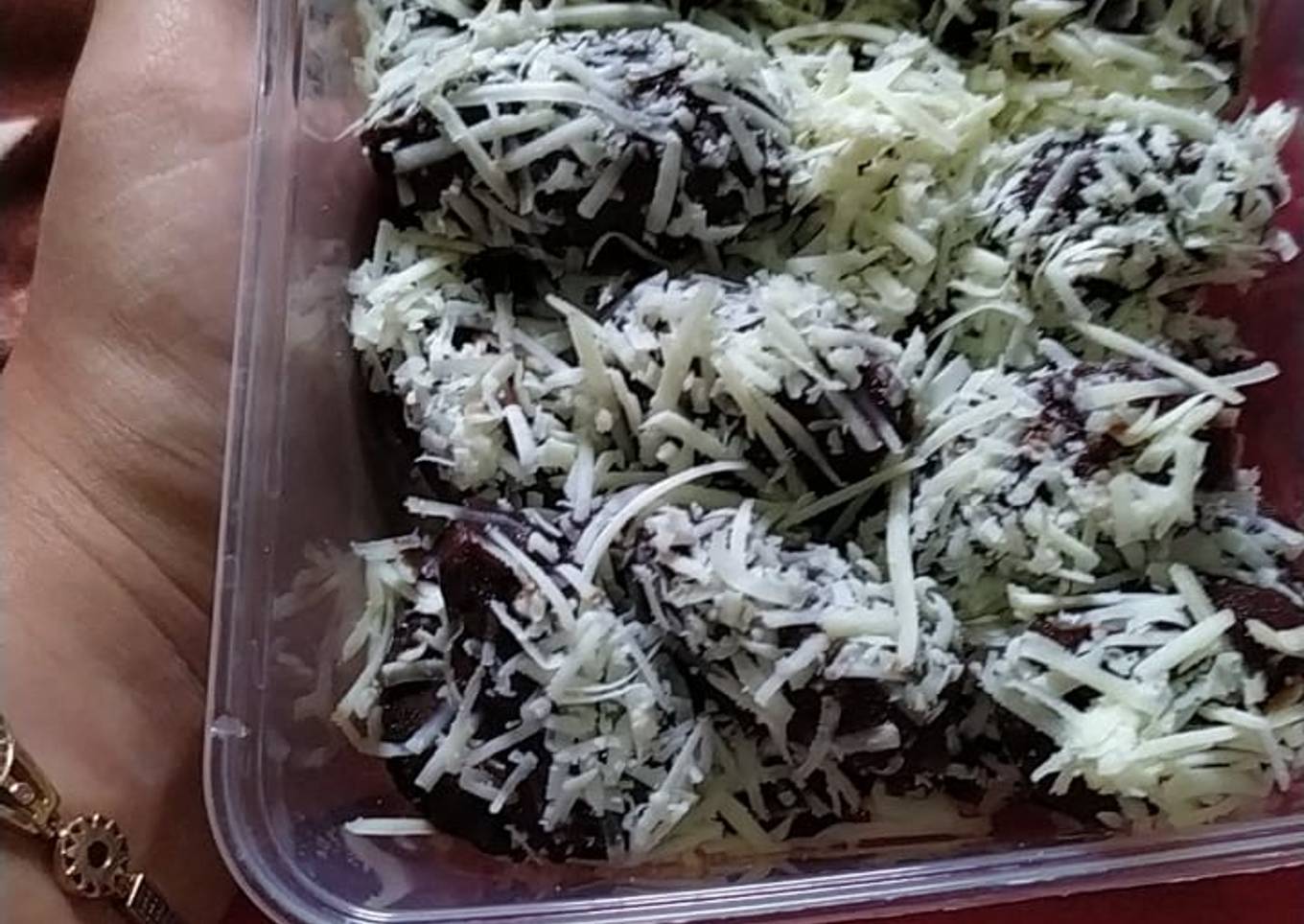 Kurma coklat topping keju