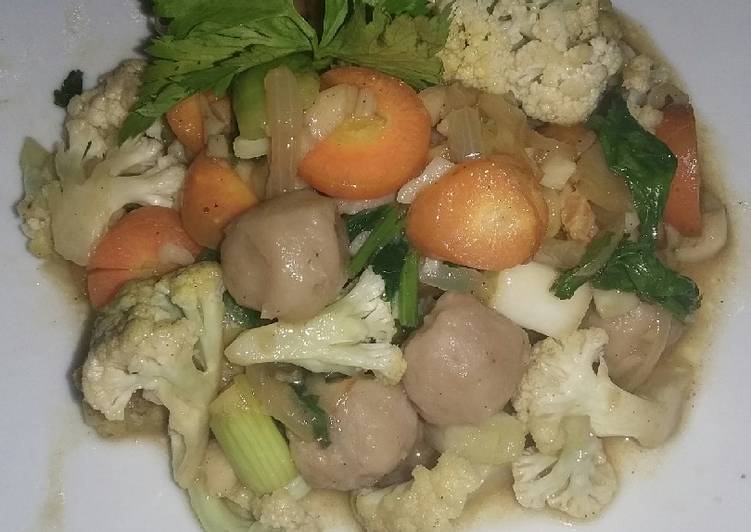 Tumis Sayur Sop Bakso Kerikil